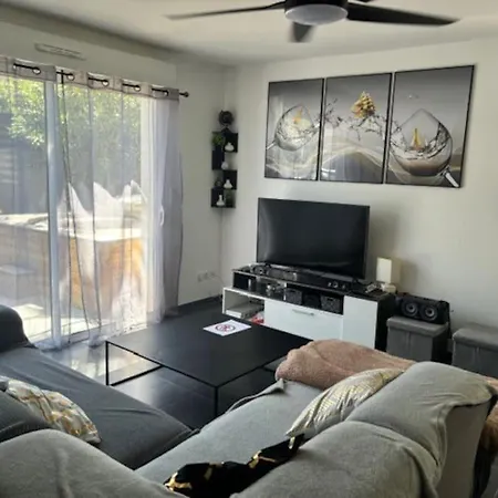 Avec Jacuzzi - 3 Vila *